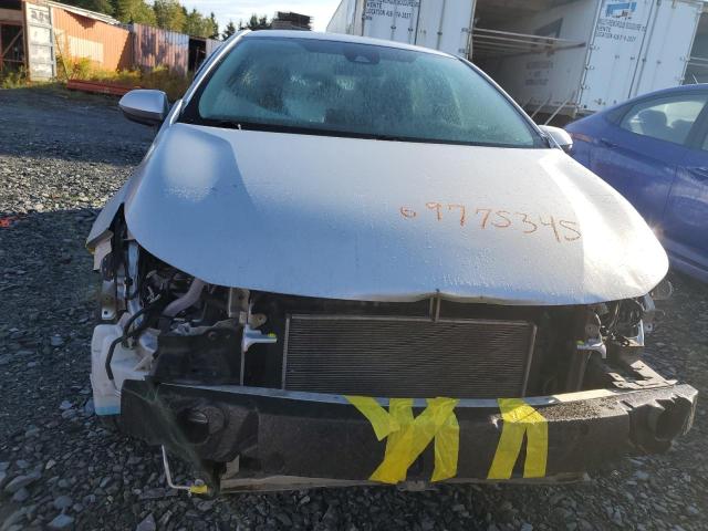 5YFBPRBE2LP046859 - 2020 TOYOTA COROLLA LE Gümüş foto 5