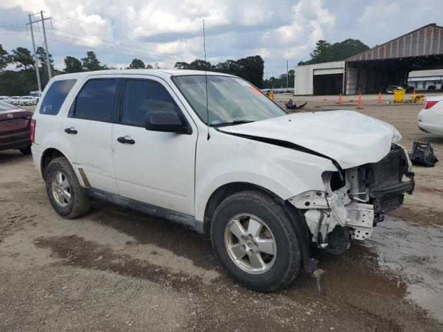 1FMCU0C73BKB79583 - 2011 FORD ESCAPE XLS WHITE photo 4