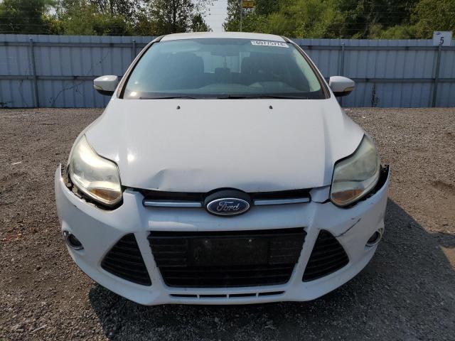 1FAHP3K21CL291650 - 2012 FORD FOCUS SE WHITE photo 5