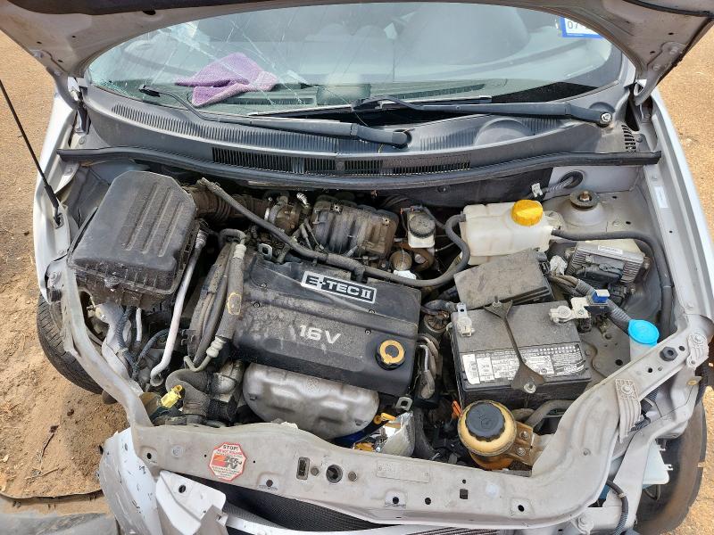 KL1TD56678B049827 - 2008 CHEVROLET AVEO BASE SILVER photo 11