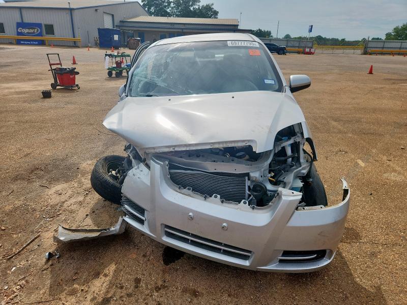 KL1TD56678B049827 - 2008 CHEVROLET AVEO BASE SILVER photo 5