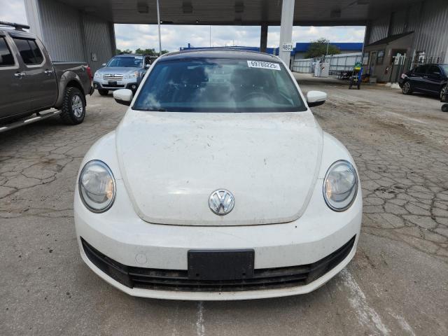 3VWHX7AT6DM603406 - 2013 VOLKSWAGEN BEETLE Білий фото 5