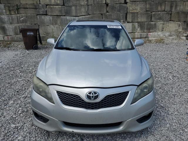 4T1BF3EK7BU194083 - 2011 TOYOTA CAMRY BASE Сріблястий фото 5