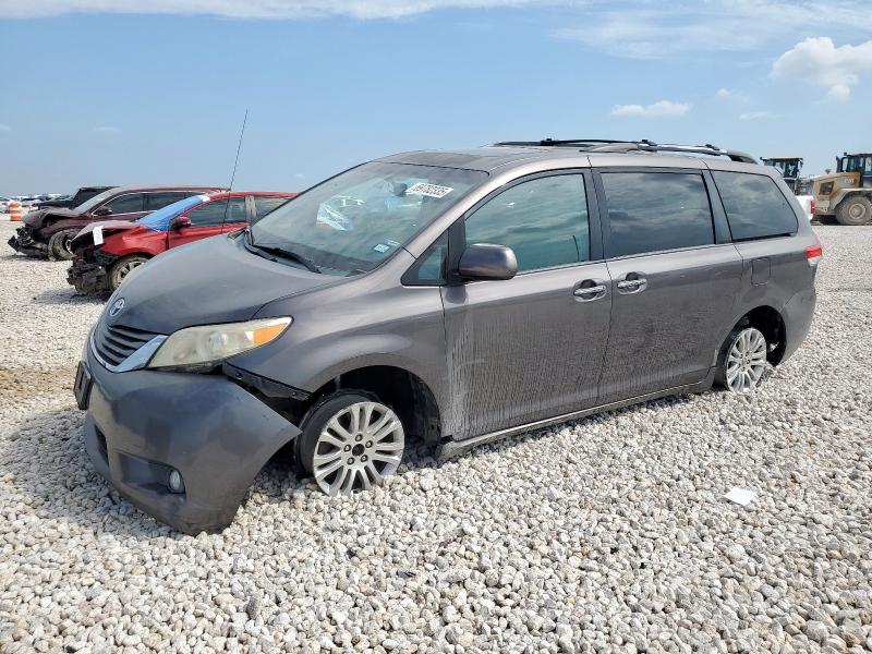 2013 TOYOTA SIENNA XLE, 