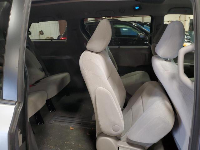 5TDKK3DC6GS740944 - 2016 TOYOTA SIENNA LE ვერცხლისფერი ფოტო 11