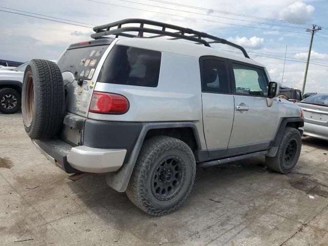 JTEZU11F870012052 - 2007 TOYOTA FJ CRUISER SILVER photo 3