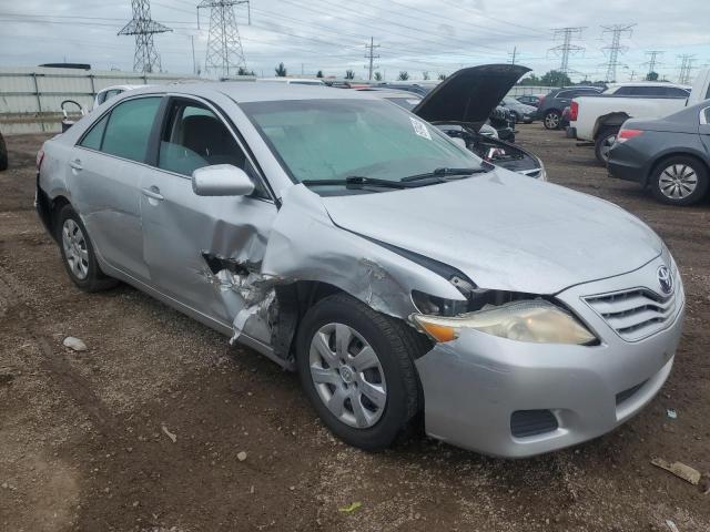 4T4BF3EK3AR071725 - 2010 TOYOTA CAMRY BASE ვერცხლისფერი ფოტო 4