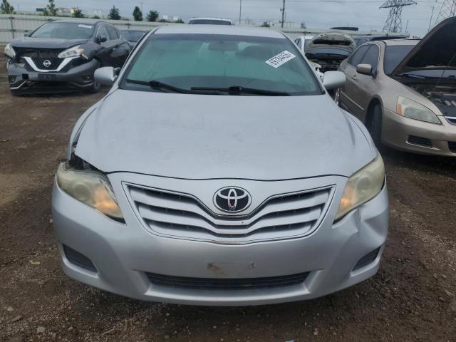 4T4BF3EK3AR071725 - 2010 TOYOTA CAMRY BASE ვერცხლისფერი ფოტო 5