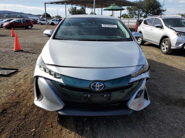 JTDKARFP8J3075950 - 2018 TOYOTA PRIUS PRIM 银色 照片 5