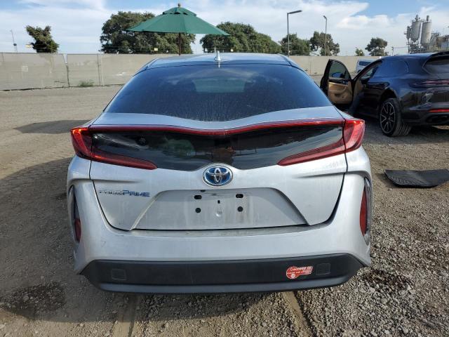 JTDKARFP8J3075950 - 2018 TOYOTA PRIUS PRIM 银色 照片 6