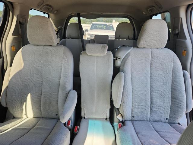 5TDKK3DC9CS279054 - 2012 TOYOTA SIENNA LE RED photo 10