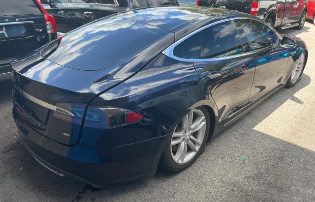 5YJSA1CN5DFP13308 - 2013 TESLA MODEL S Niebieski zdjęcie 4