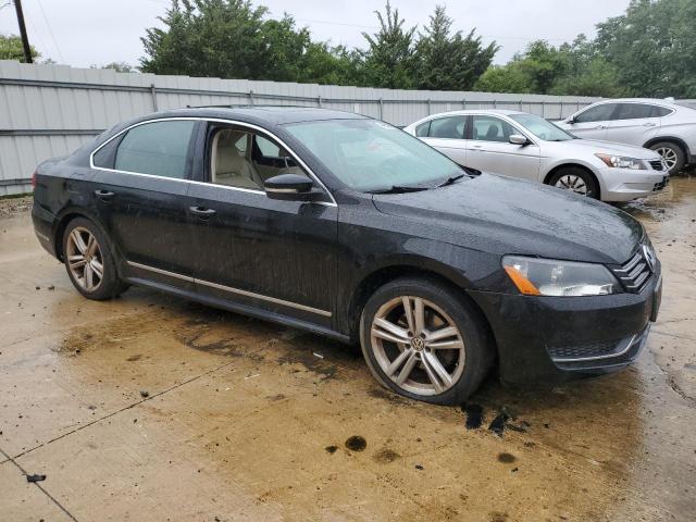 1VWCN7A38DC072467 - 2013 VOLKSWAGEN PASSAT SEL BLACK photo 4