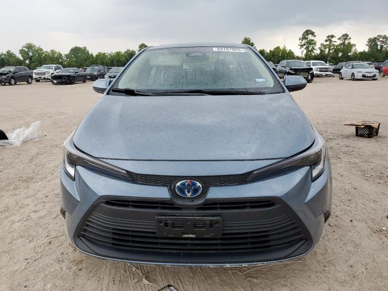JTDBCMFE4RJ028546 - 2024 TOYOTA COROLLA LE 蓝色 照片 5
