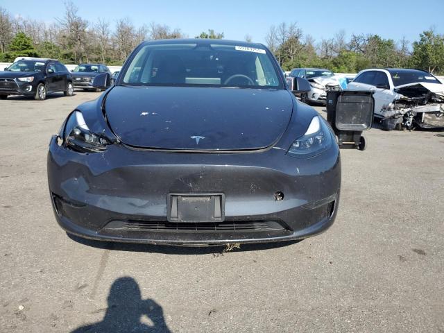 7SAYGDEFXRA263288 - 2024 TESLA MODEL Y GRAY photo 5