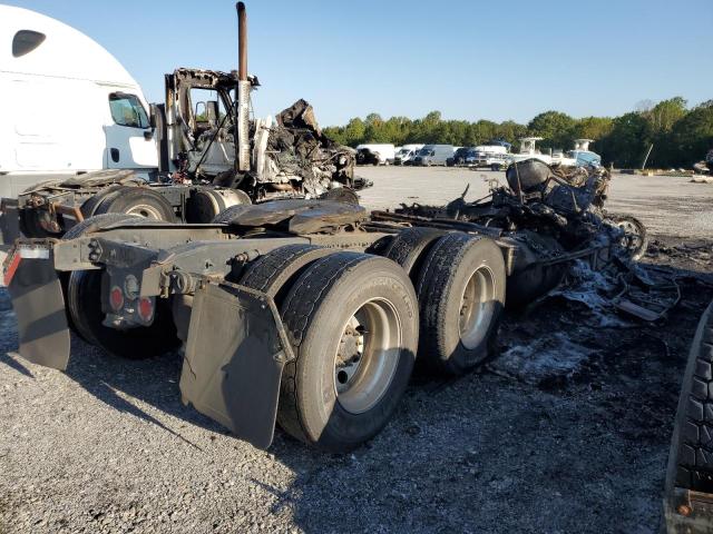 1FUJGLD5XGLGU2348 - 2016 FREIGHTLINER CASCADIA 1 Kırmızı fotoğraf 4