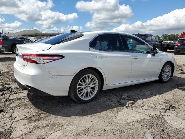 4T1BZ1HK6JU001668 - 2018 TOYOTA CAMRY XSE WHITE photo 3