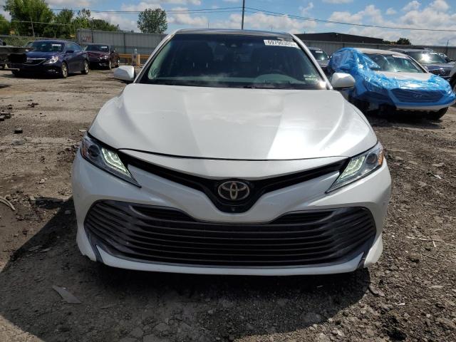 4T1BZ1HK6JU001668 - 2018 TOYOTA CAMRY XSE WHITE photo 5