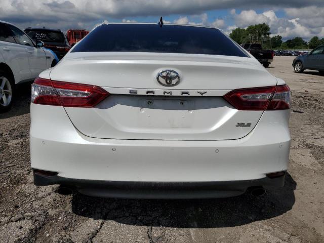 4T1BZ1HK6JU001668 - 2018 TOYOTA CAMRY XSE WHITE photo 6