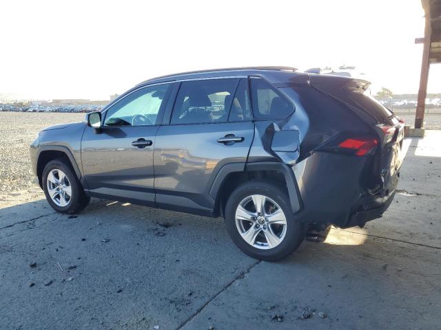 2T3P1RFV2MW211138 - 2021 TOYOTA RAV4 XLE GRAY photo 2