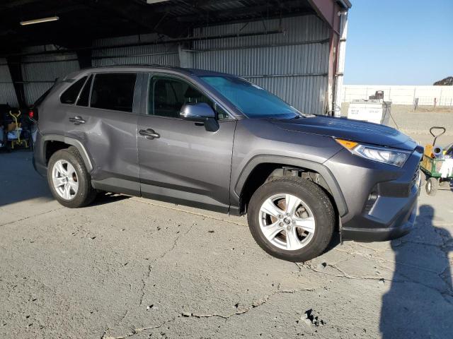 2T3P1RFV2MW211138 - 2021 TOYOTA RAV4 XLE GRAY photo 4