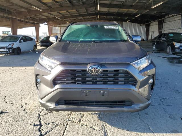 2T3P1RFV2MW211138 - 2021 TOYOTA RAV4 XLE GRAY photo 5