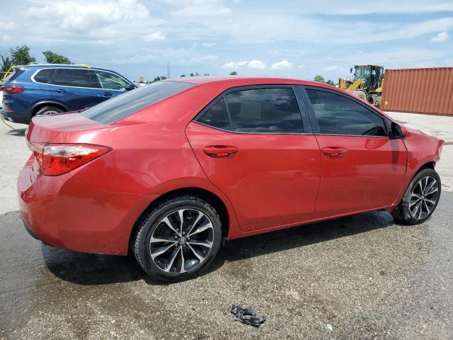 5YFBURHE1JP766957 - 2018 TOYOTA COROLLA L RED photo 3