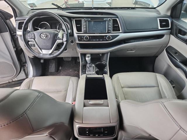 5TDKKRFH4FS091526 - 2015 TOYOTA HIGHLANDER XLE Արծաթագույն լուսանկար 8