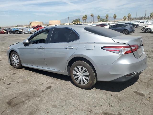 4T1C31AK8LU013856 - 2020 TOYOTA CAMRY LE SILVER photo 2