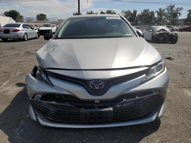 4T1C31AK8LU013856 - 2020 TOYOTA CAMRY LE SILVER photo 5