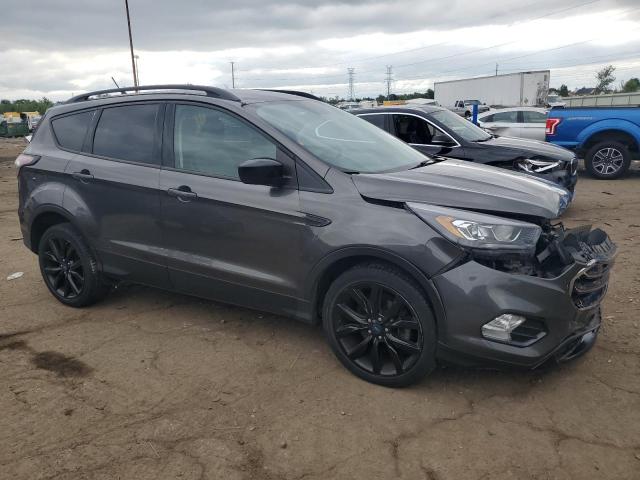 1FMCU0GD4JUA96067 - 2018 FORD ESCAPE SE ნაცრისფერი ფოტო 4