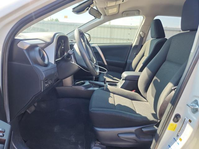 JTMBFREV1HJ132223 - 2017 TOYOTA RAV4 LE WHITE photo 7