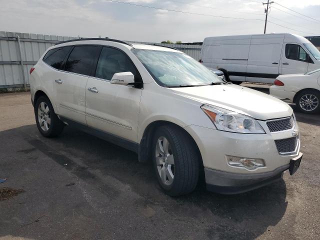 1GNKVLED8BJ376229 - 2011 CHEVROLET TRAVERSE LTZ WHITE photo 4