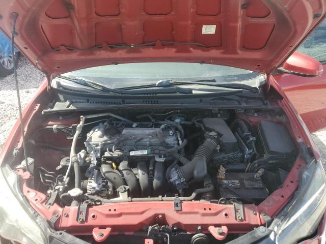 5YFBURHE1JP759622 - 2018 TOYOTA COROLLA L أحمر صورة 11