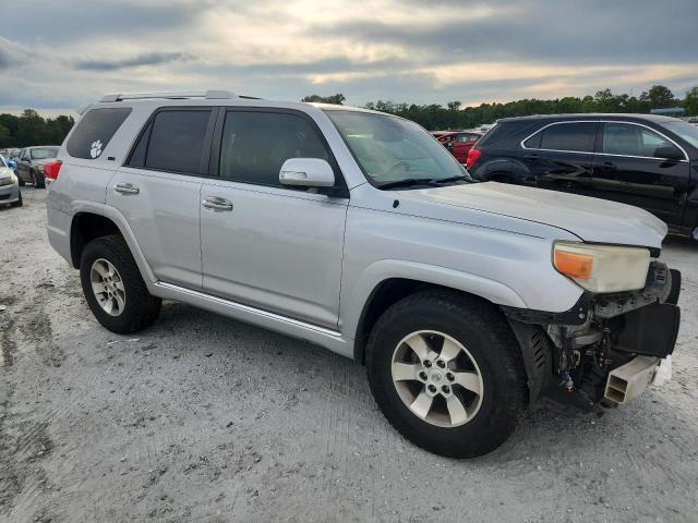 JTEZU5JR6D5050556 - 2013 TOYOTA 4RUNNER SR5 SILVER photo 4