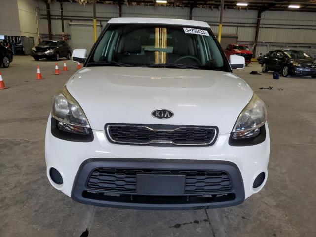 KNDJT2A55C7414050 - 2012 KIA SOUL WHITE photo 5