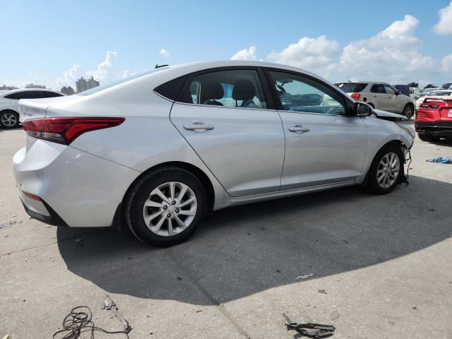 3KPC24A3XKE039695 - 2019 HYUNDAI ACCENT SE ვერცხლისფერი ფოტო 3