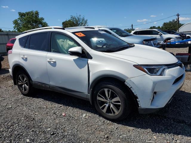 JTMRFREV2HJ115218 - 2017 TOYOTA RAV4 XLE WHITE photo 4