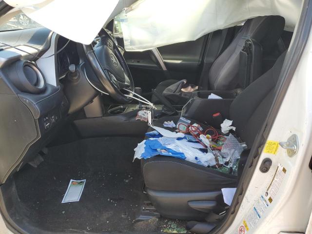 JTMRFREV2HJ115218 - 2017 TOYOTA RAV4 XLE WHITE photo 7