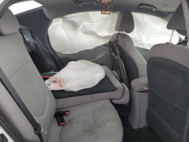 KMHCT4AE9HU364049 - 2017 HYUNDAI ACCENT SE WHITE photo 10