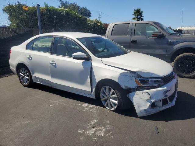 3VWDP7AJ6CM079007 - 2012 VOLKSWAGEN JETTA SE WHITE photo 4