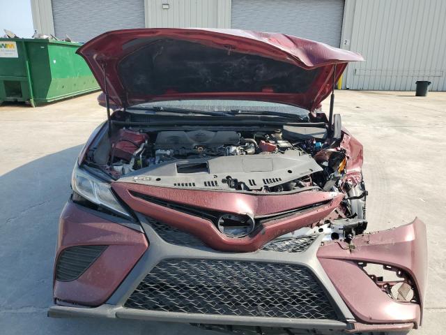 4T1B11HK7JU664030 - 2018 TOYOTA CAMRY L RED photo 5