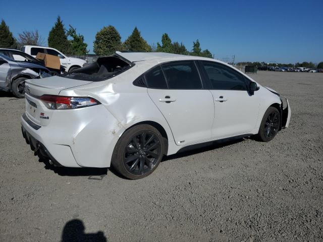 JTDBDMHE6RJ011354 - 2024 TOYOTA COROLLA LE WHITE photo 3