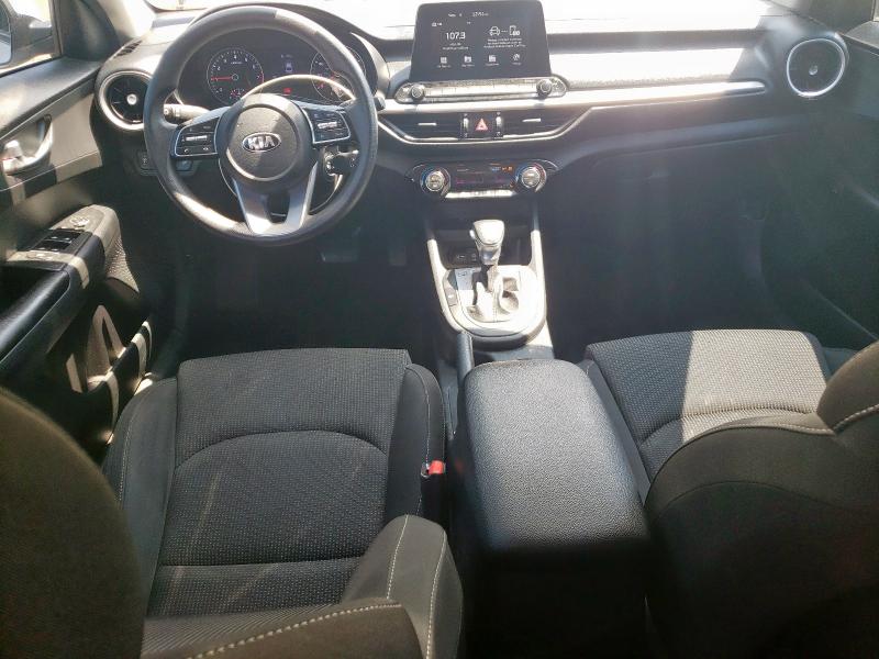 3KPF24AD0KE096400 - 2019 KIA FORTE FE WHITE photo 8