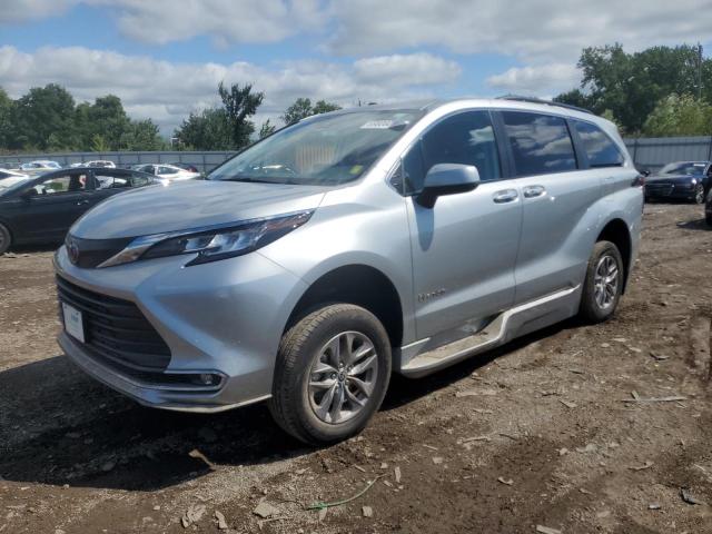 2022 TOYOTA SIENNA XLE, 