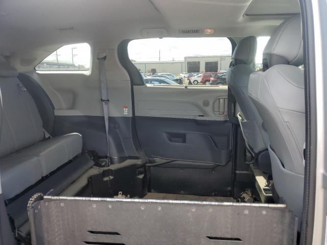 5TDJRKEC3NS080875 - 2022 TOYOTA SIENNA XLE SILVER photo 11