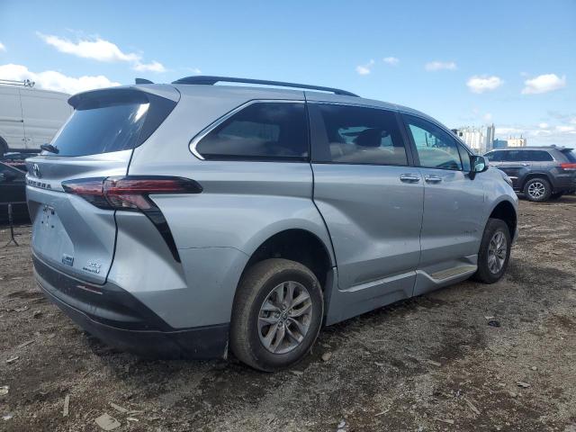 5TDJRKEC3NS080875 - 2022 TOYOTA SIENNA XLE SILVER photo 3