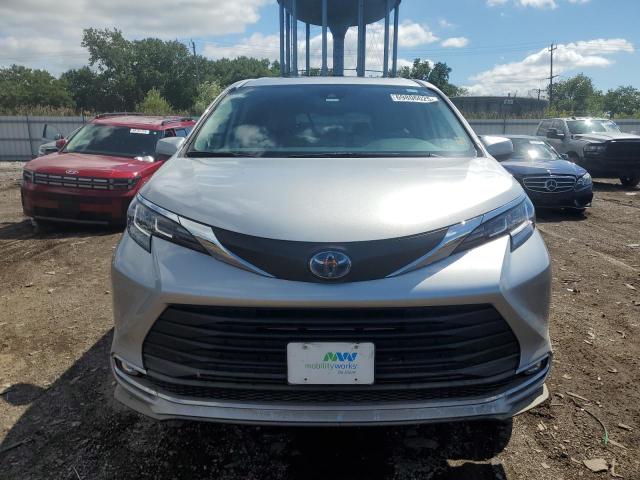 5TDJRKEC3NS080875 - 2022 TOYOTA SIENNA XLE SILVER photo 5