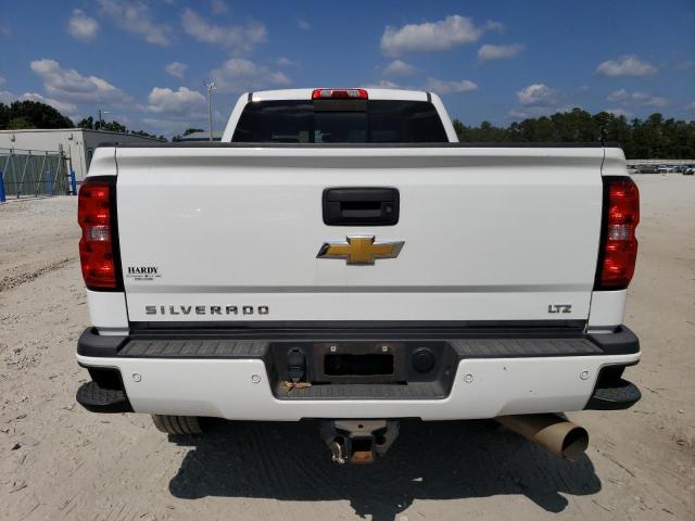 1GC1KWEYXJF203380 - 2018 CHEVROLET SILVERADO K2500 HEAVY DUTY LTZ WHITE photo 6