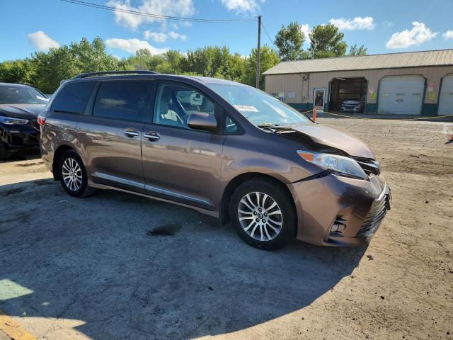 5TDYZ3DC2KS017025 - 2019 TOYOTA SIENNA XLE BROWN photo 4